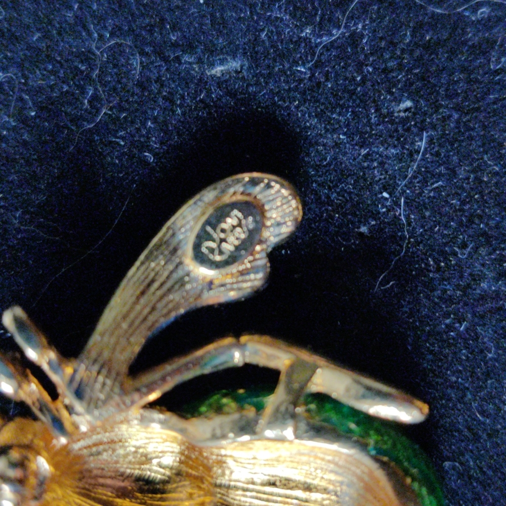 Joan Rivers RARE watermelon bee brooch pin - Picture 3 of 3